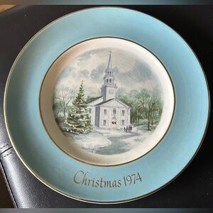 Vintage Avon Christmas 1974 Collectible Plate 9”